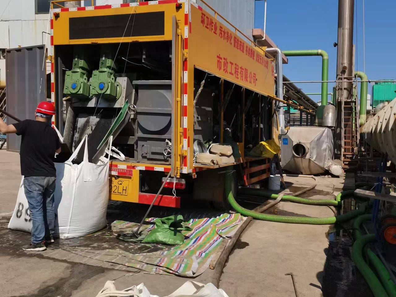 红山淤泥压干处理